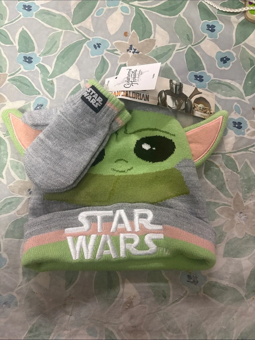Star Wars The Mandalorian 'Grogu' Kids Green & Gray Beanie with Mittens